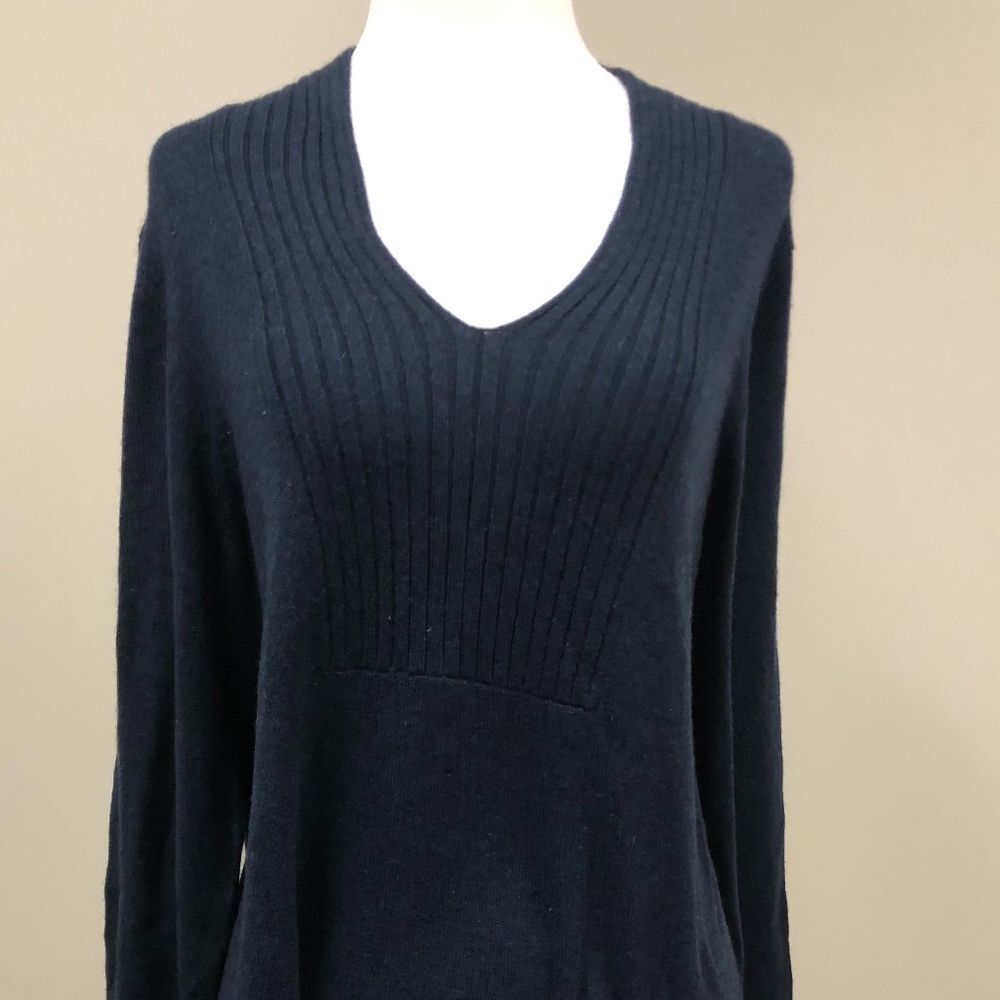 Griffin v neck navy cashmere sweater